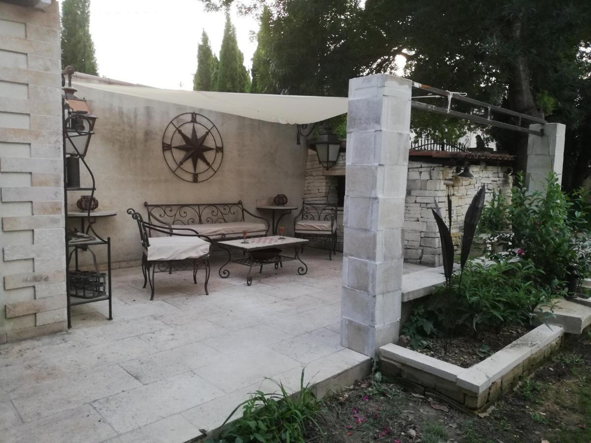 Ferienwohnung Calenco Des Carlenes Tarascon Exterior foto